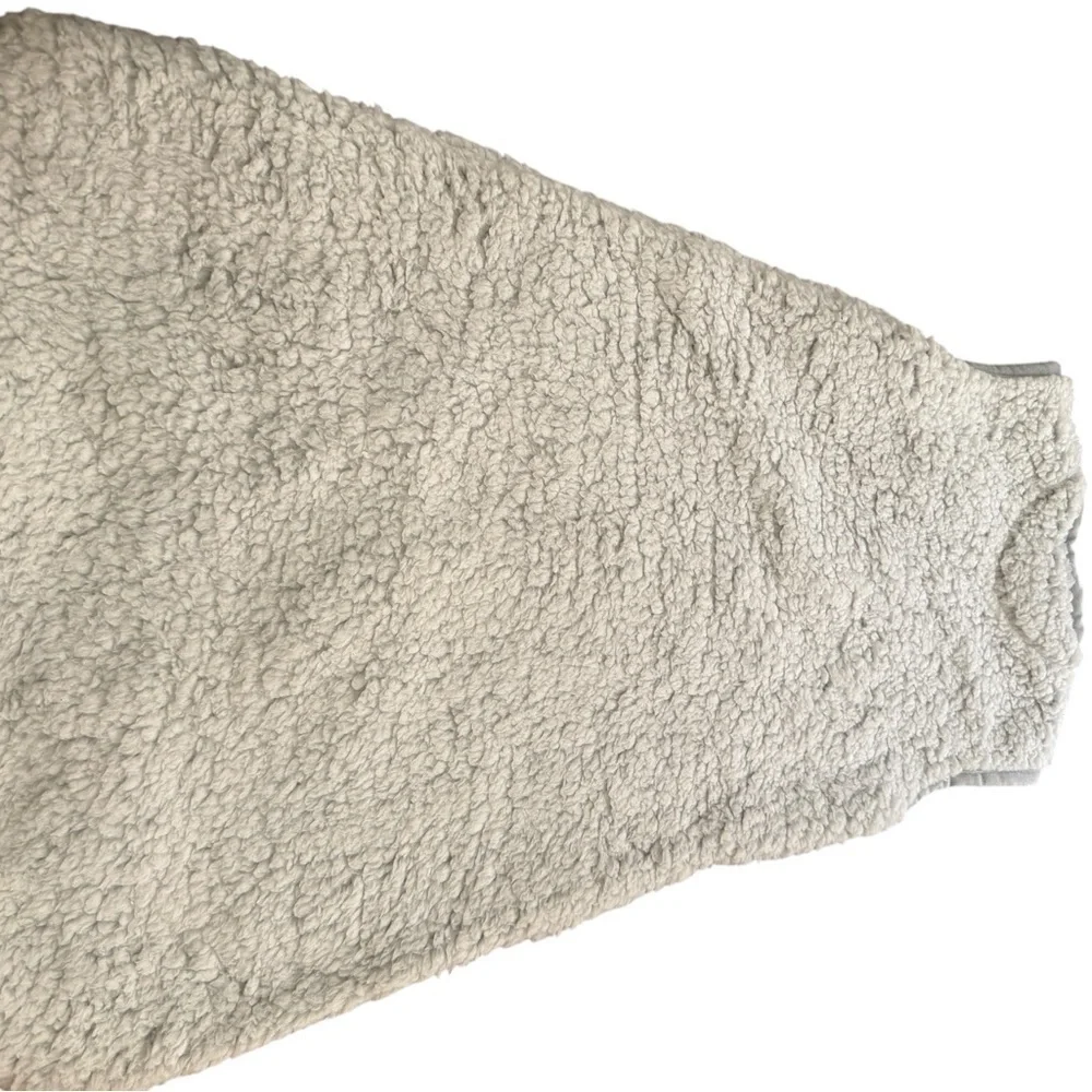 UGG Sherpa Wearable Blanket in Light Gray